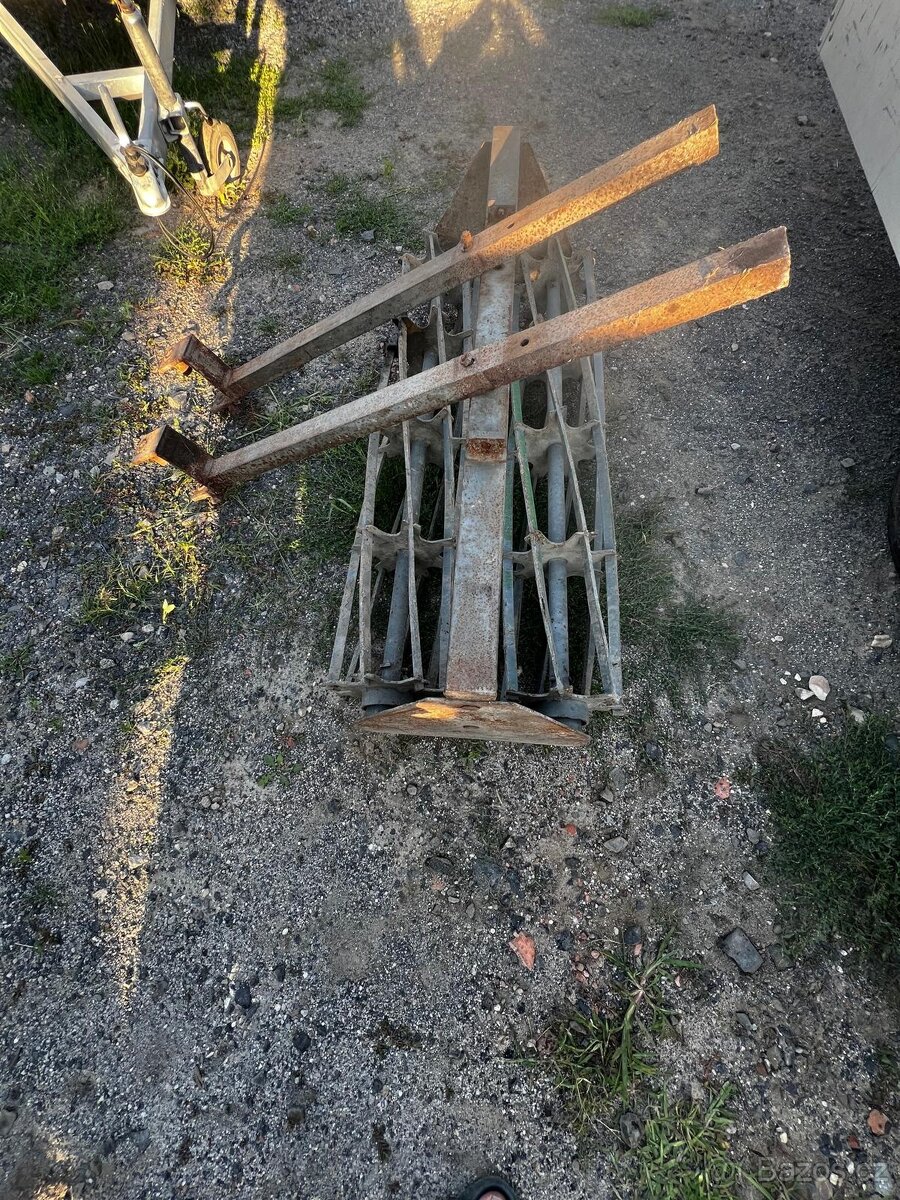 Malotraktor tk rovnač terénu - 2