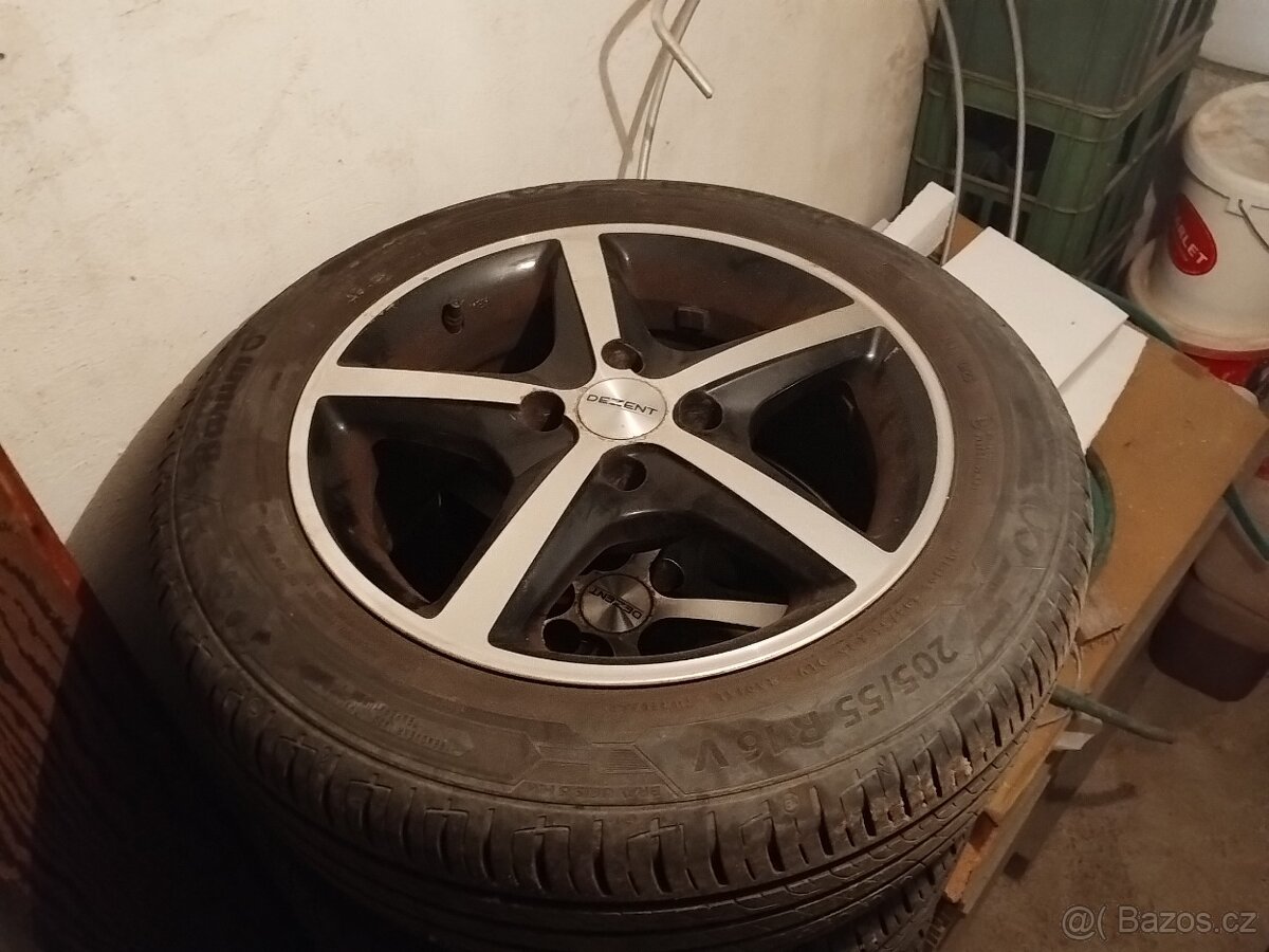 Sada pneu 205/55 R16 na ráfku 6.50 X 16 E=26 z Citroenu C4 - 2