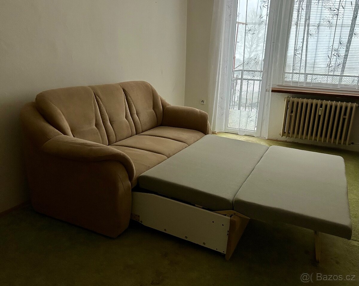 PRODÁM ČALOUNĚNÝ ROZKLÁDACÍ GAUČ - 2