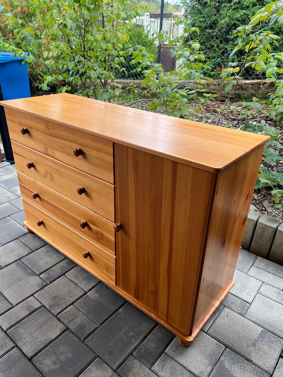 Masivní dřevěná komoda - 2