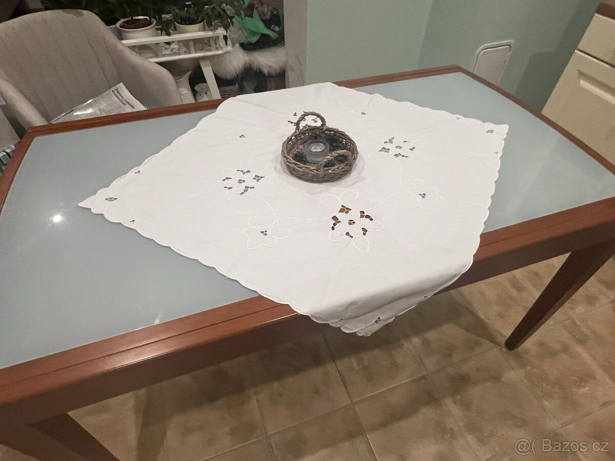 Prodám rozkládací jídelní stůl - 2