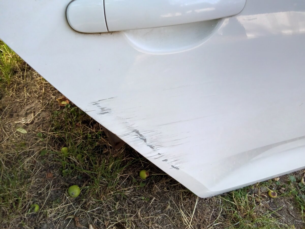 Rapid spaceback pravé zadní dveře- poškozené - 2