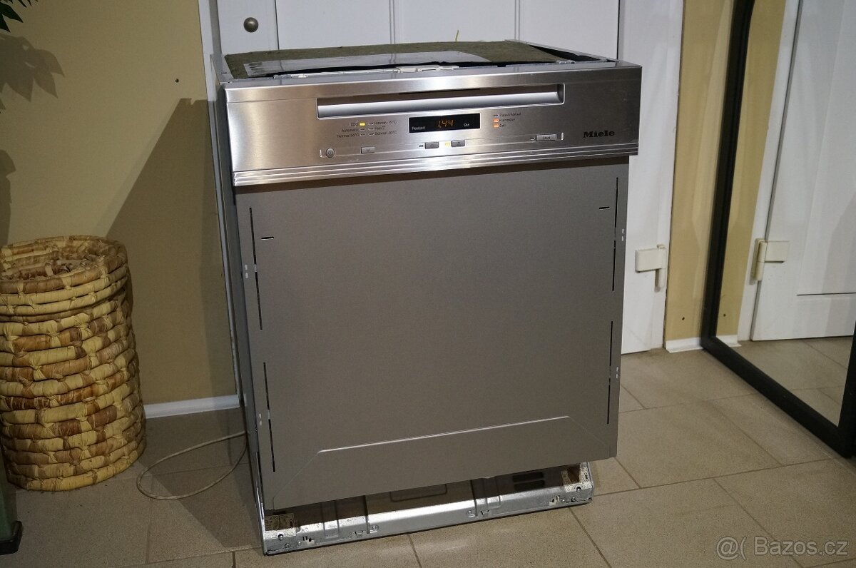 Myčka Miele nerezová vestavná G6200 SCi - 2