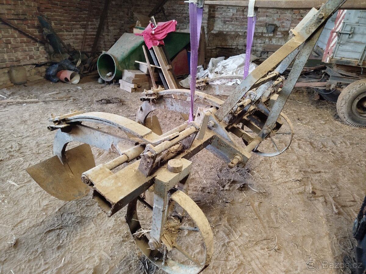 Proorávač brambor tří řádkový - 2