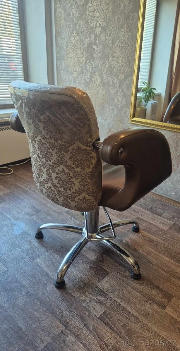 Kadeřnické vybavení - 2