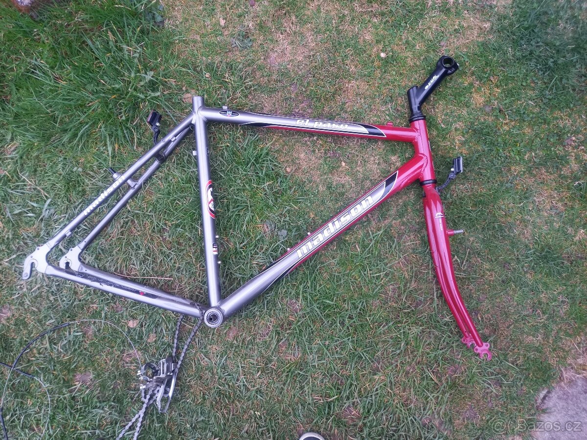 Trekový al rám Madison El Paso – 22" (ráfky 28") - 2