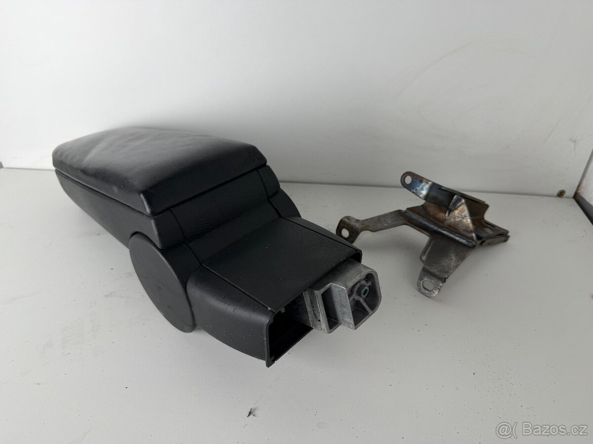 Octavia 1 černá kožená loketní opěrka - 2