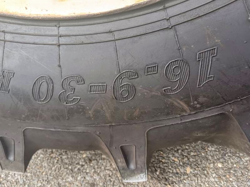 16,9-30 Dvě obutá kola Zetor Pneu nové - 2