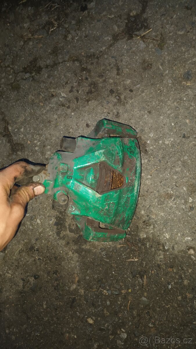 Pravý brzdič octavia1 rs golf4 gti - 2