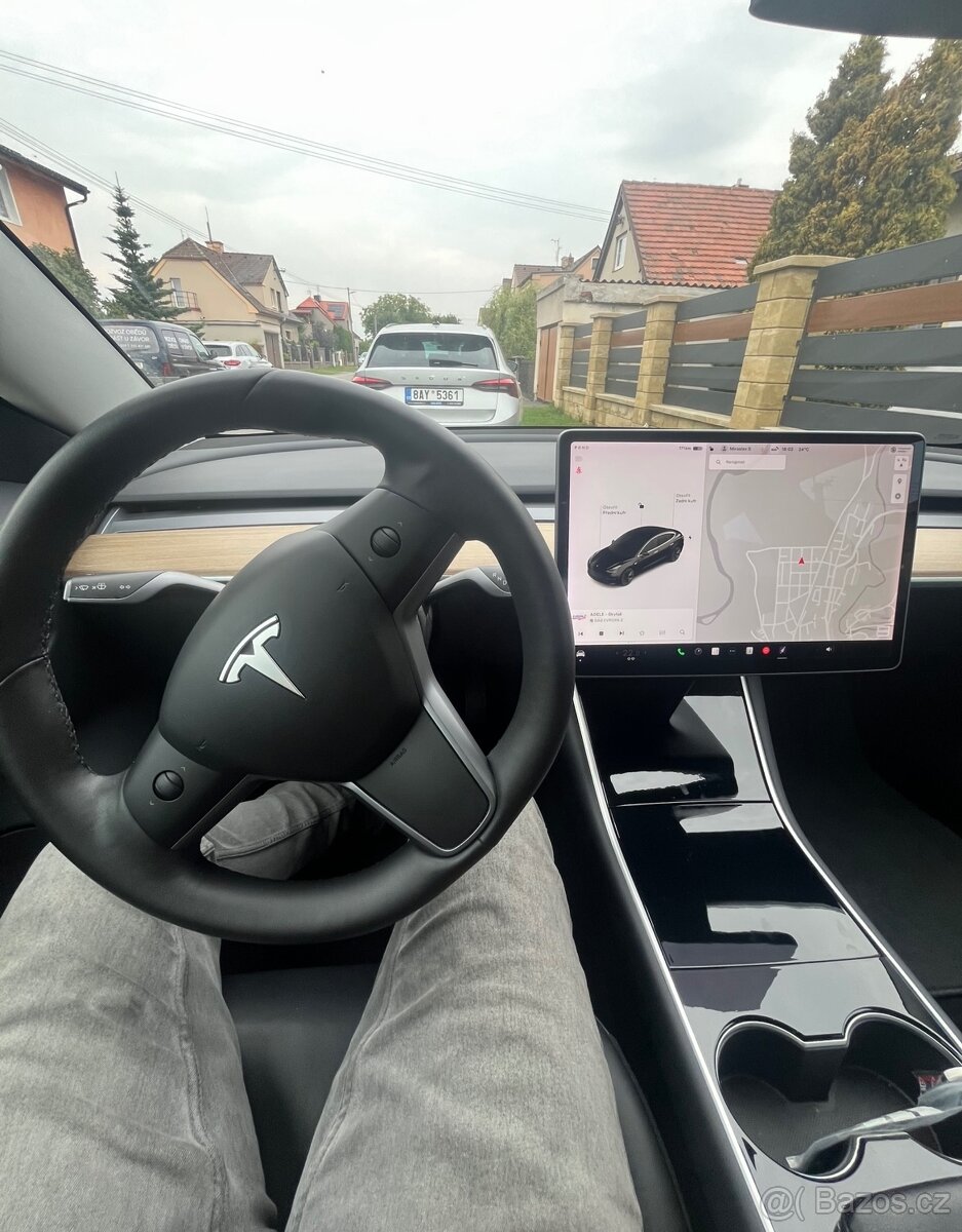 Tesla Model 3 SR+ - 2