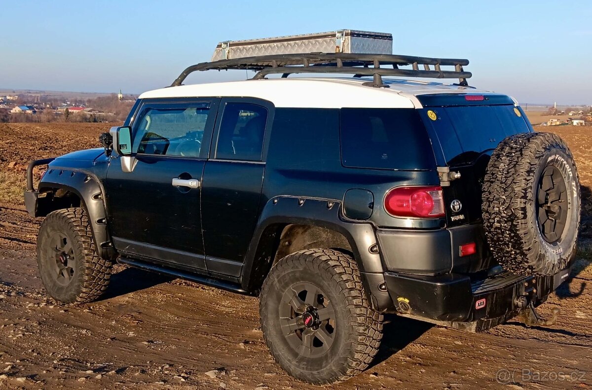 Prodám TOYOTA FJ CRUISER - 2