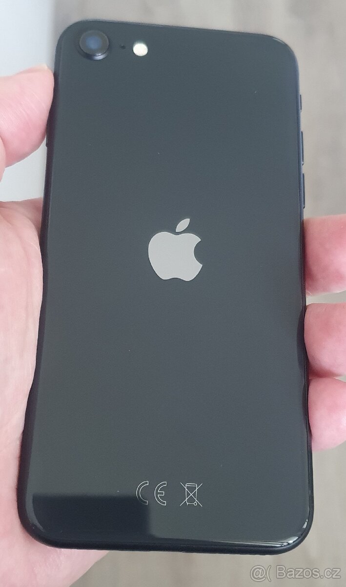 Iphone SE 2020, 64GB, černý. Pěkný stav. - 2