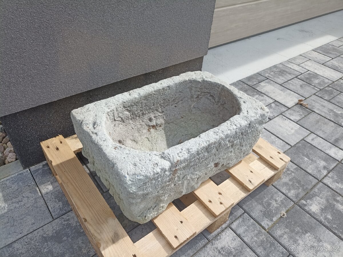 Kamenné koryto-květináč - 2