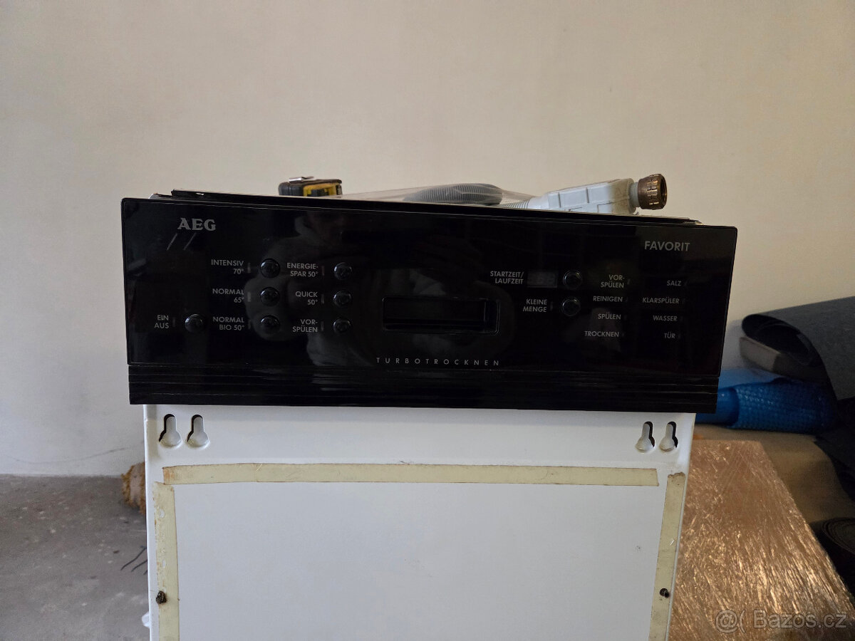 VESTAVNÁ MYČKA AEG - 2