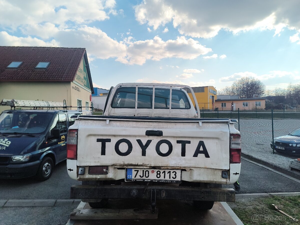 Toyota Hilux - 2