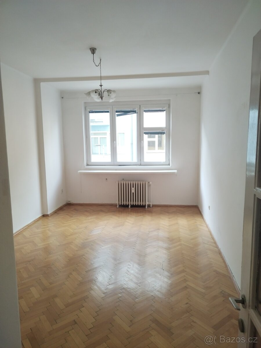 Pronájem bytu 2+1 v Pardubicích - centrum - ul. Sladkovského - 2