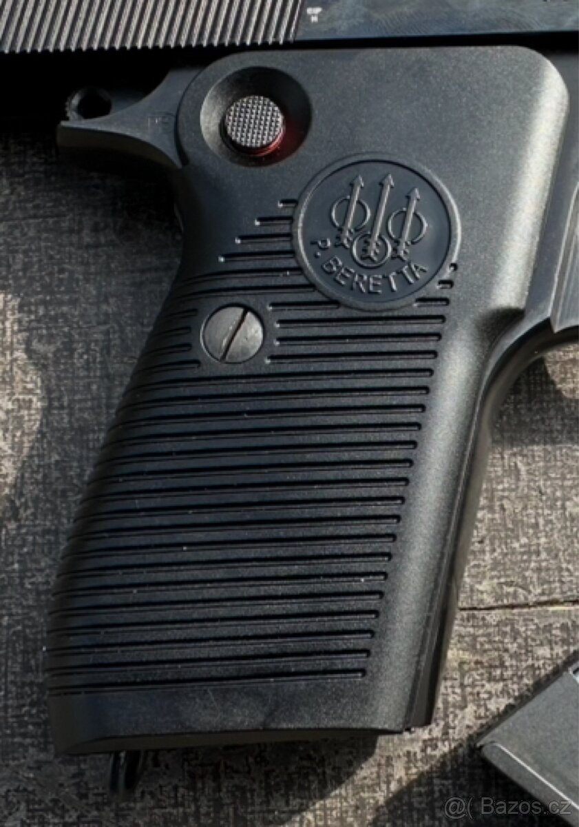 Pažbičky Beretta 1951 - 2