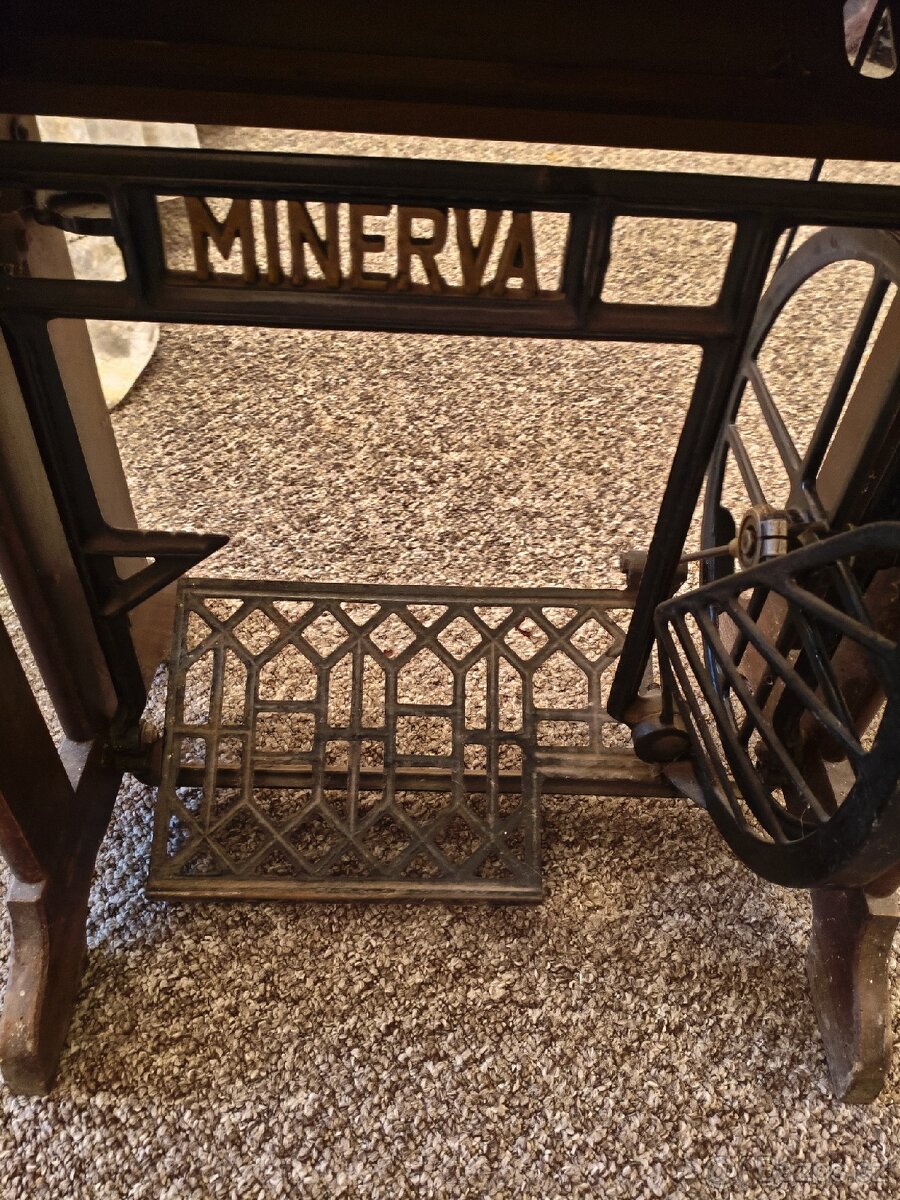 Šicí stroj Minerva - 2