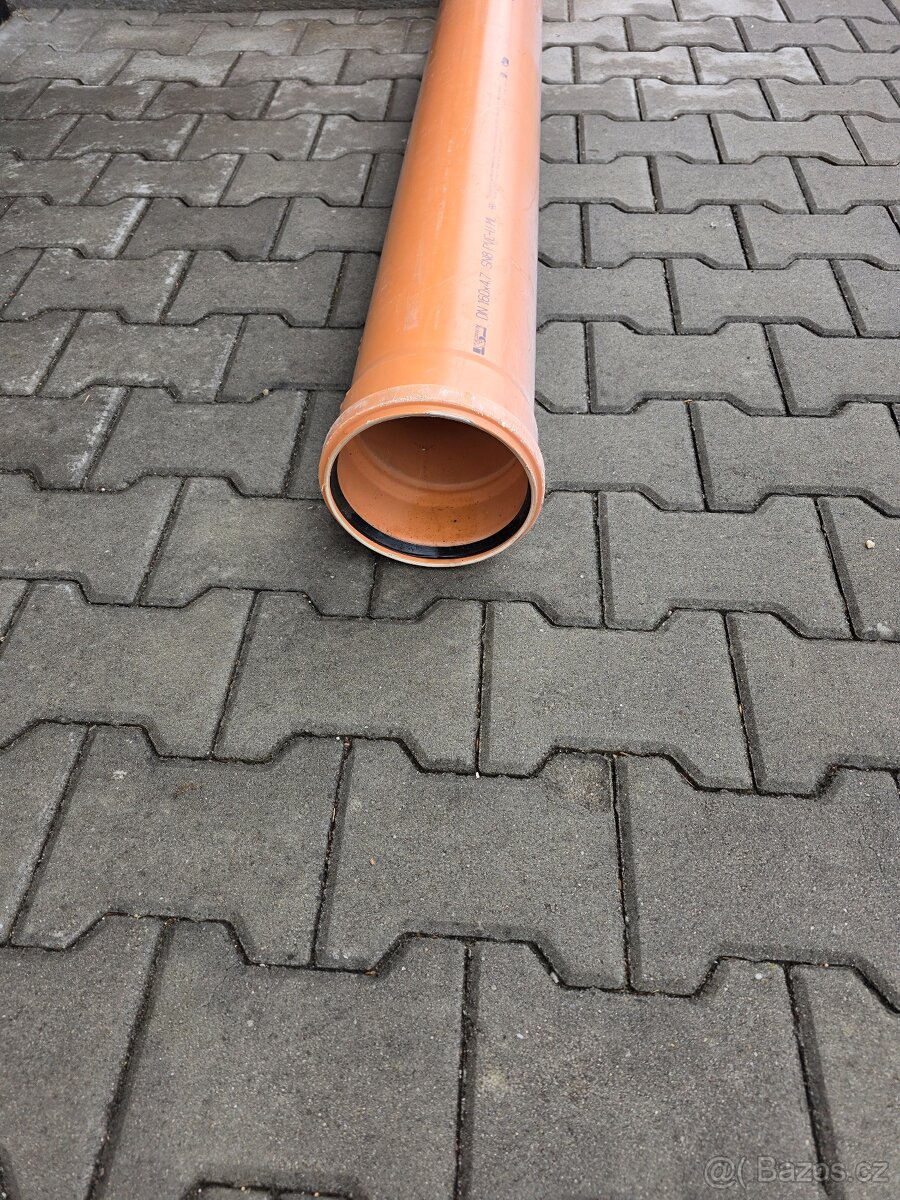 Kanalizační roura - 2