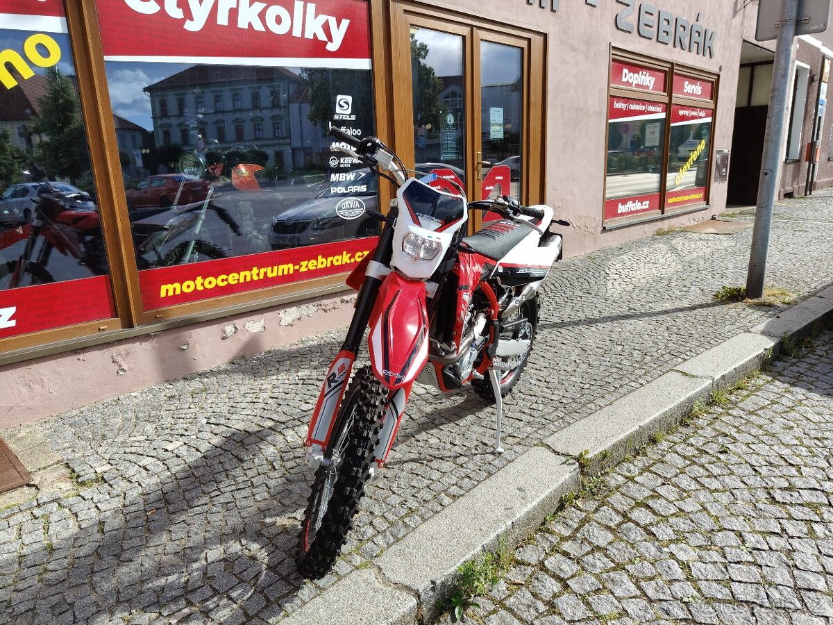 SWM 500 R, záruka, najeto 50 metrů