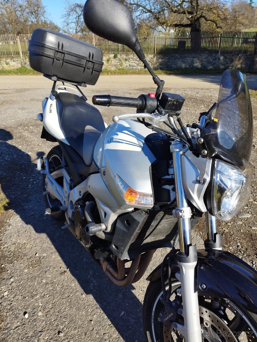 Prodám málo jetou motorku (nevyužitou)GSR 600 - 2