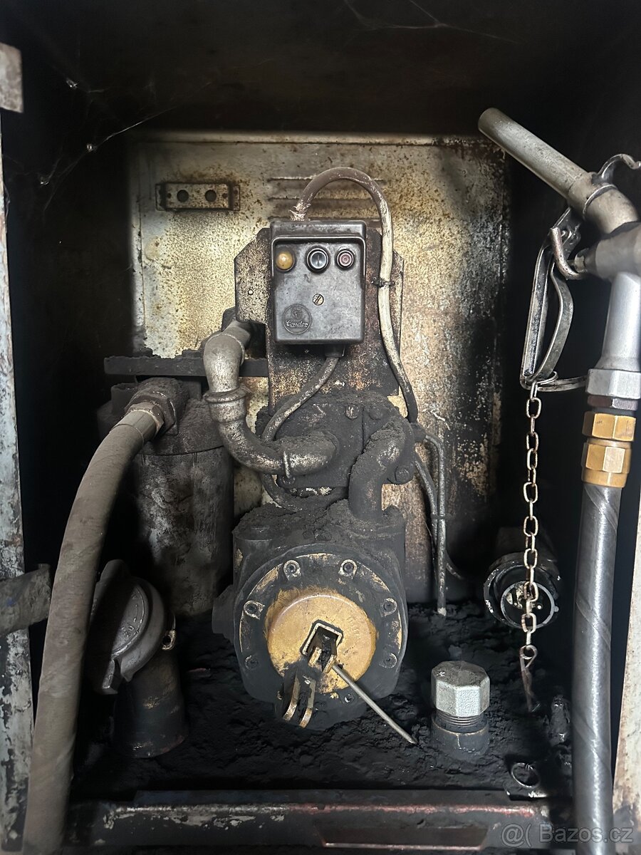 Nádrž na naftu- kontejner - 2