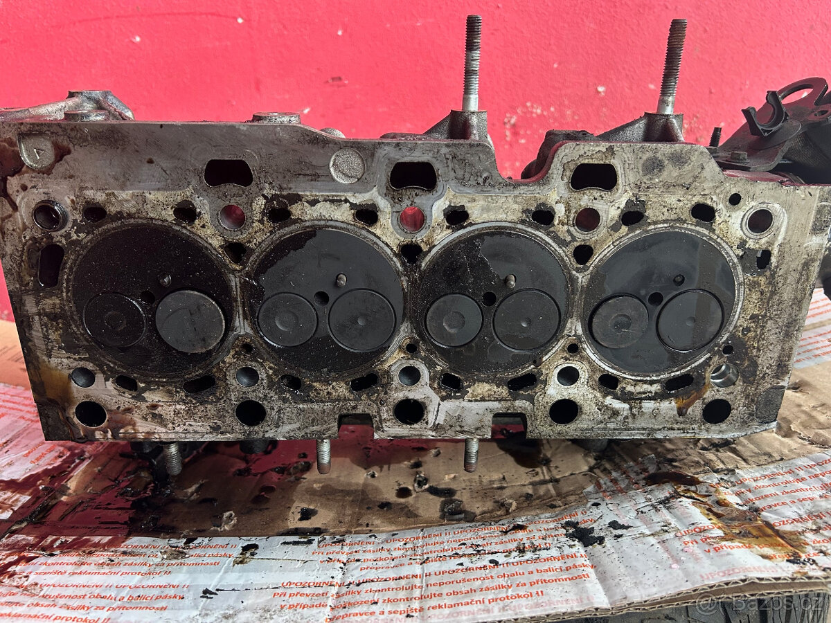 Hlava motoru 1,5DCI K9K 7701477400 Renault - 2