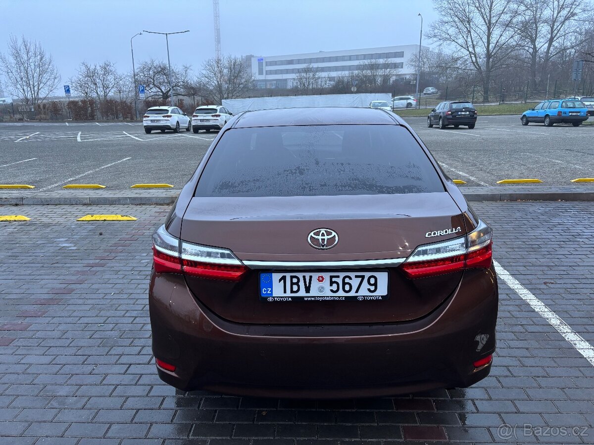 Toyota Corolla 1.6 97 kw 1.majitel manuál - 2