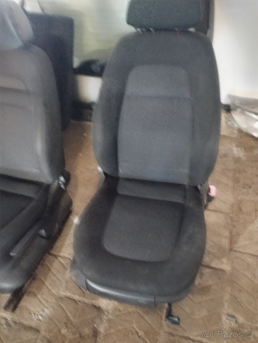 Škoda Fabia - Přední sedačky černé model 2007 - 2