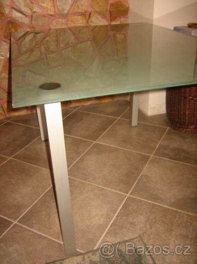 Jídelní stůl - 2