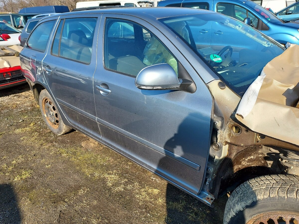 pravé přední dveře Octavia 2 facelift - 2