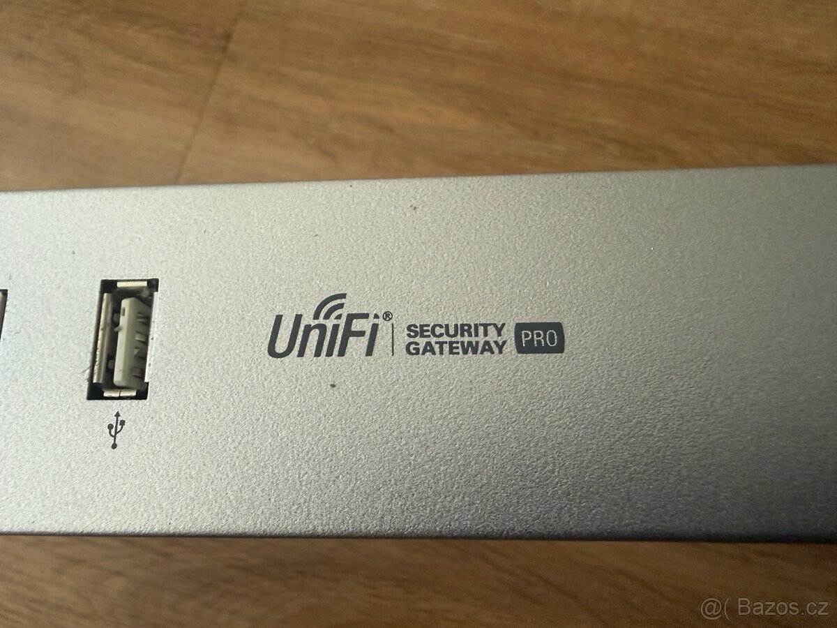 Unifi Security Gateway USG-Pro-4 - 2