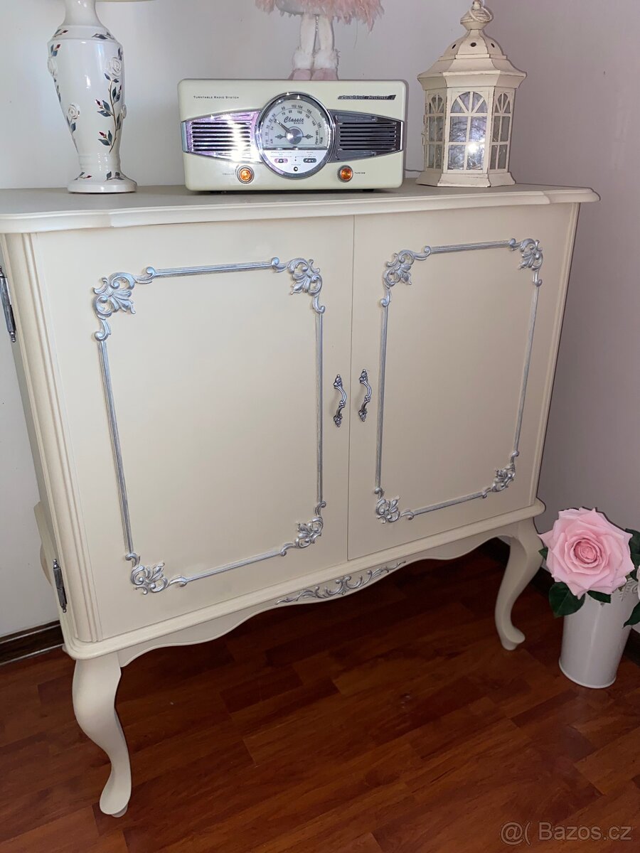 Skříňka / Komoda - 2