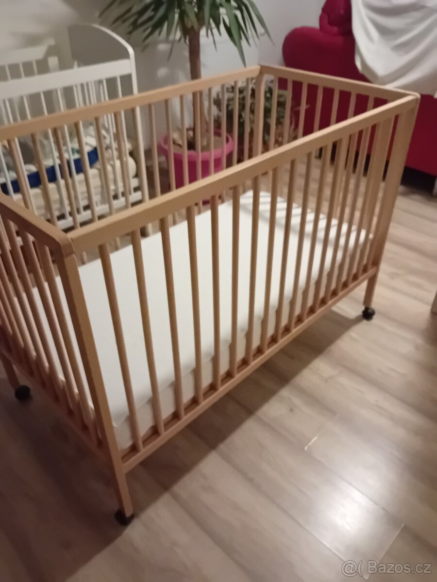 Postýlka na kolečkách - 2