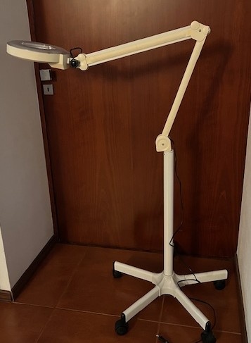 Kosmetická lampa s lupou - 2