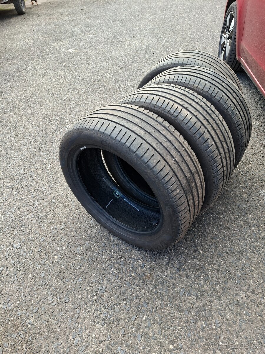 Pneu 245/45 R18,100 y - 2