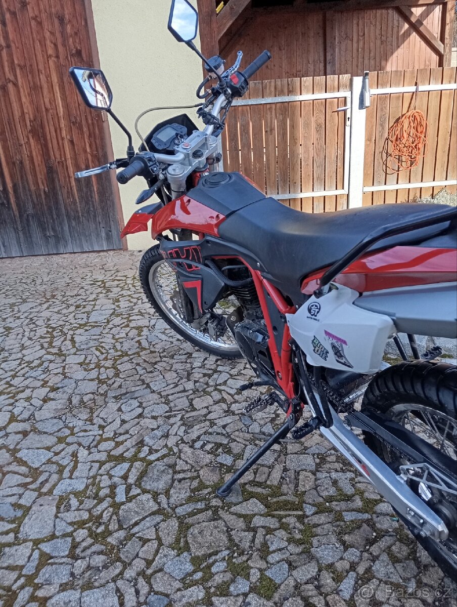 Yuki 125i sg - 2