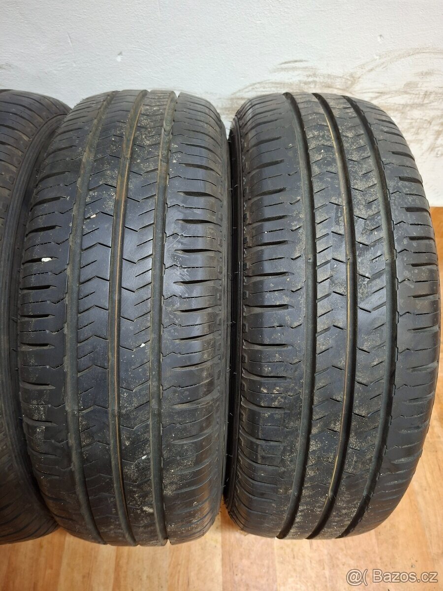 Letní pneu 215/70/15C Nexen - - 2