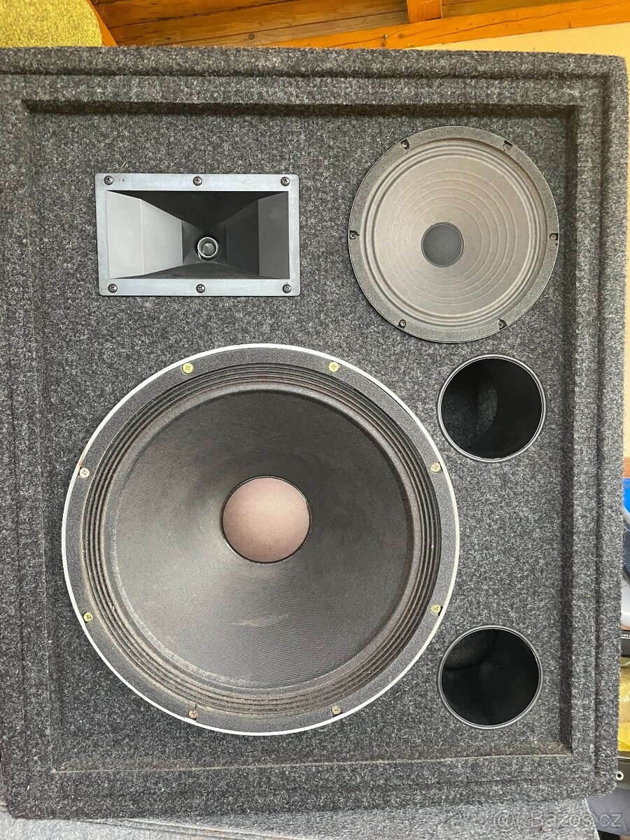 Dvě třípásmové reprobedny + powermix, - 2