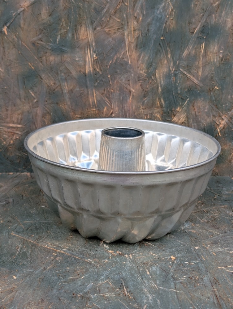 Retro hliníková forma na bábovku. - 2