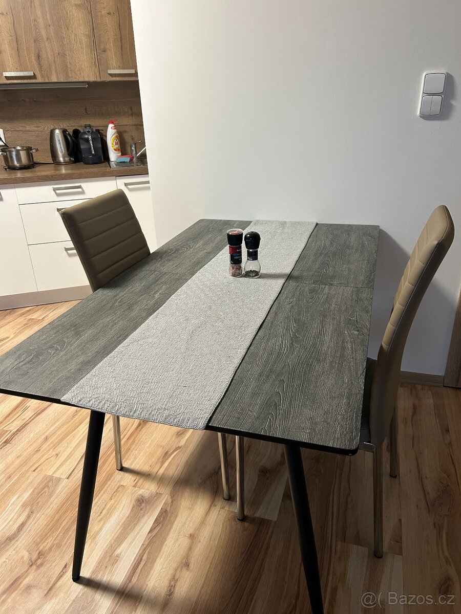 Prodej jídelního setu v hodnotě 2000 Kč - 2