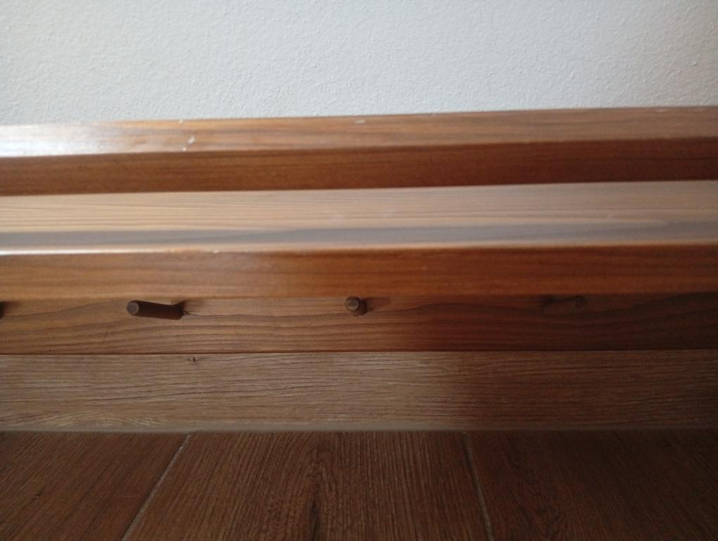 Závěsná dřevěná polička - 2