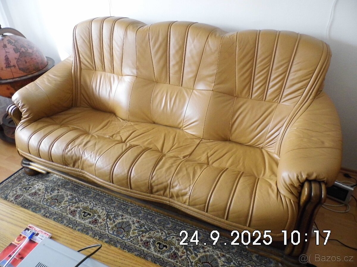 prodám sedací soupravu gauč+2křesla,kůže+stolek - 2