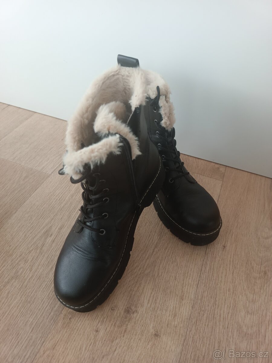 Krásné boty s kožíškem -vel.37 - 2