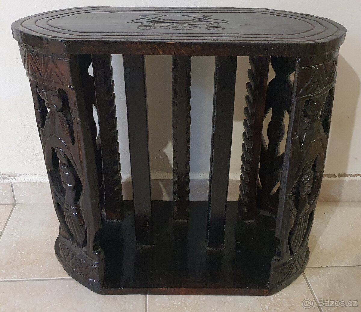 Dřevěný stojan na 28 CD. - 2