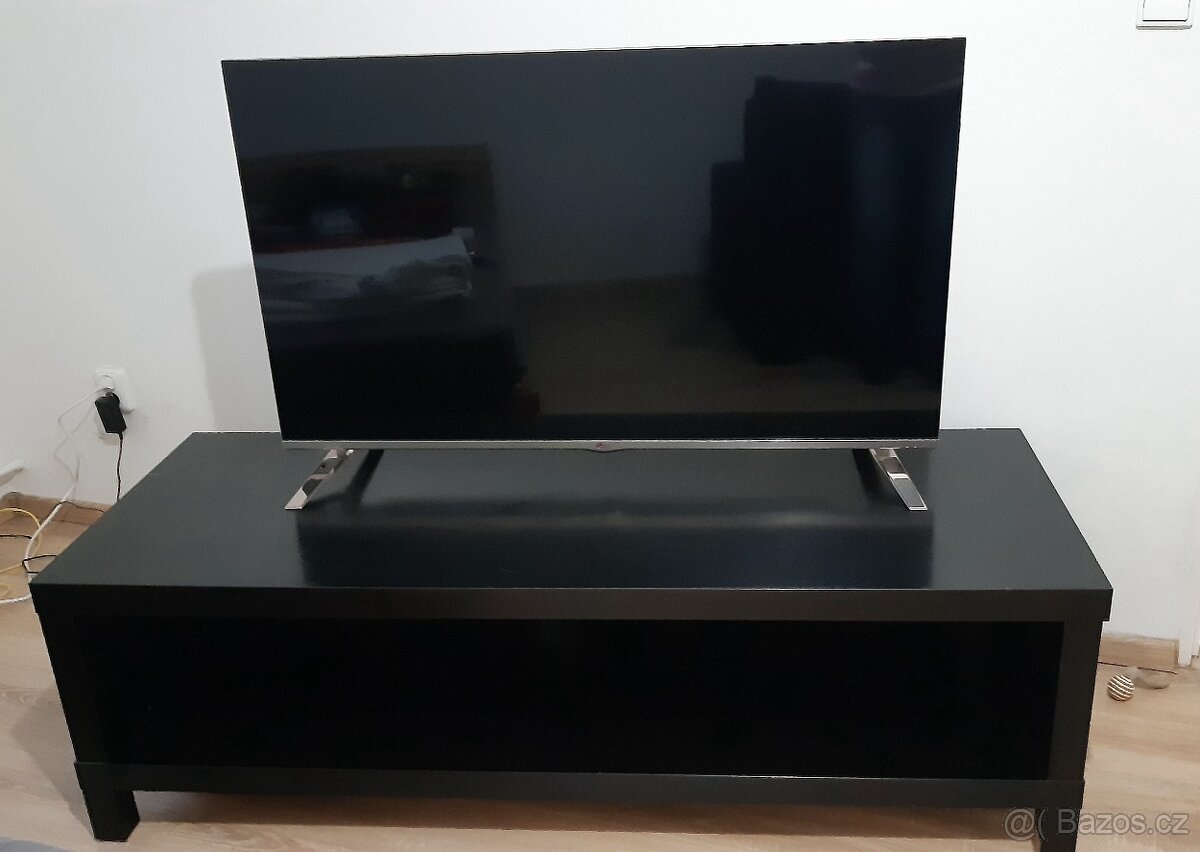 Televize LG+televizní stolek - 2