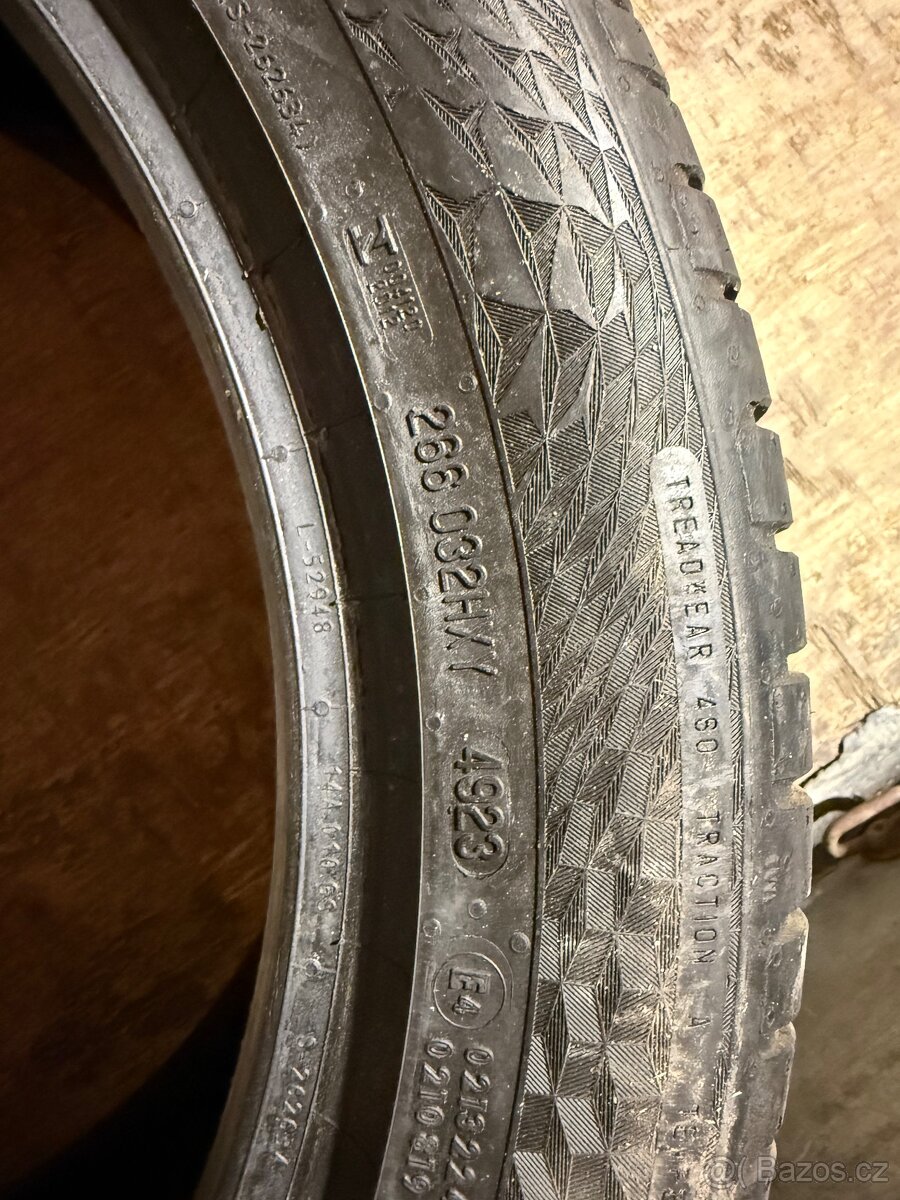 245/45/18 Continental - 2