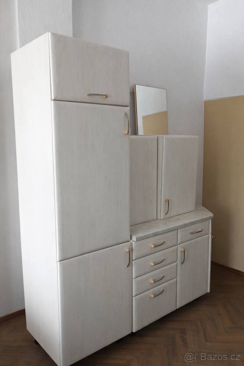 Kuchyňská linka krémová se spotřebiči - 2