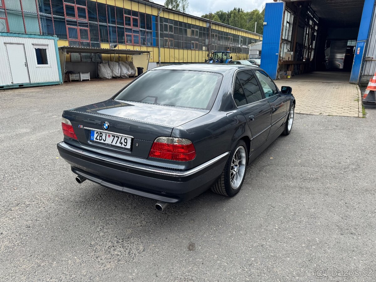 BMW E38 728i - 2