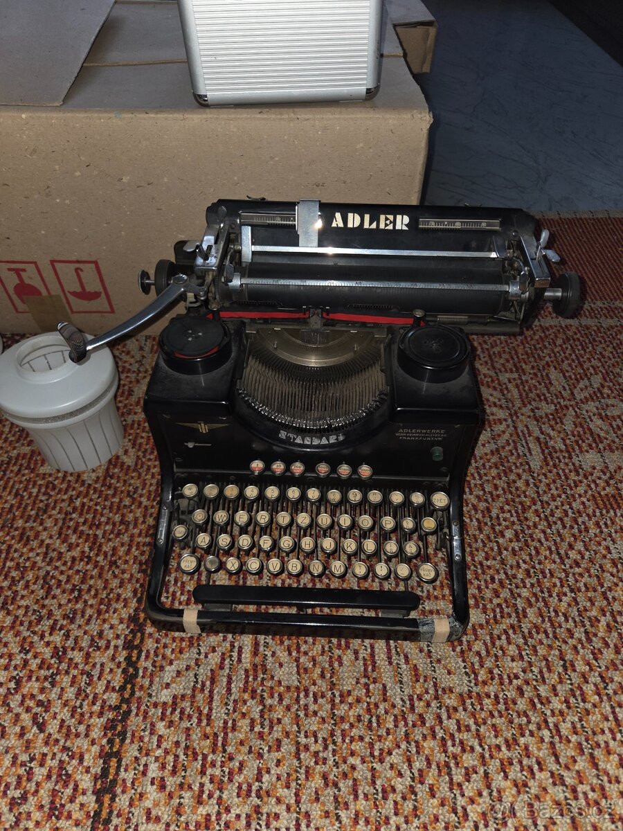 Starý psací stroj ADLER s německou orlicí - 2